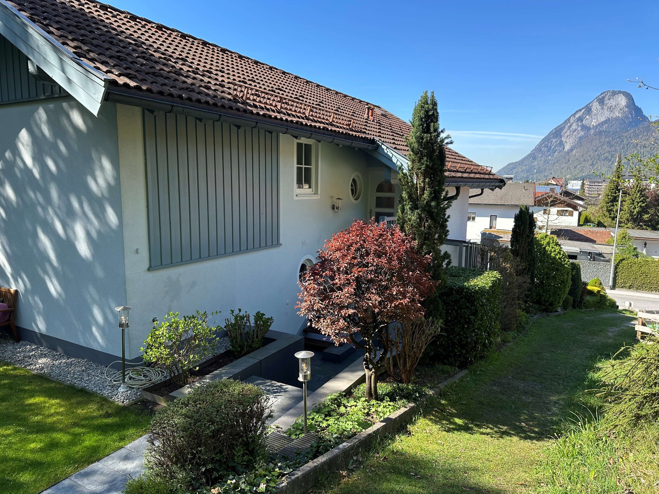 Das Haus mit Garten und Blick auf die Berge